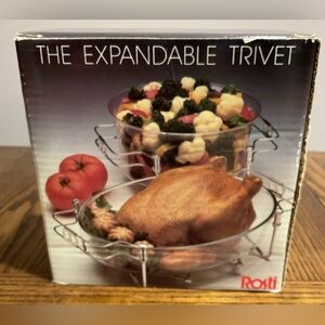 Metal expandable trivet for serving dishes or pans